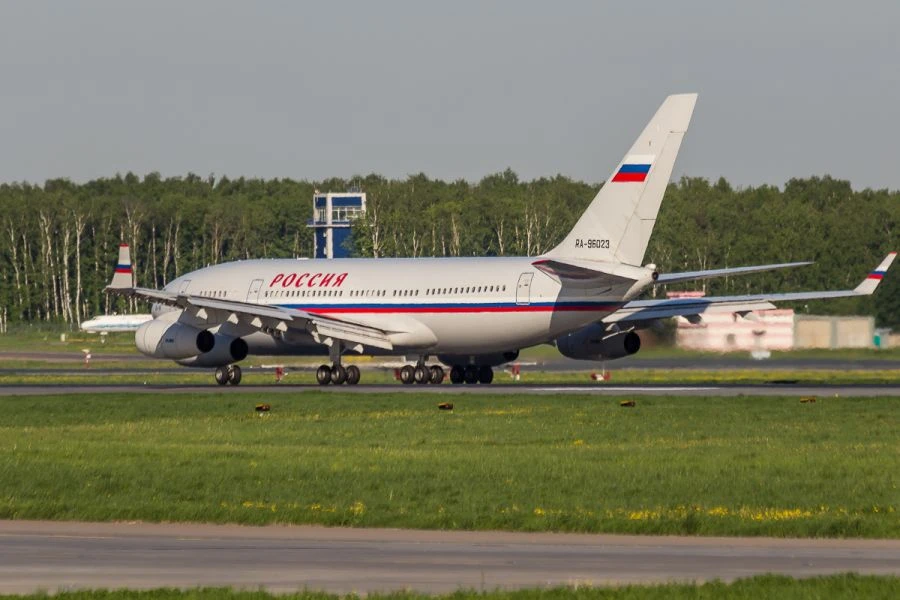 خدمة صيانة الطائرات لطائرة إيل-96-300 رقم 96023