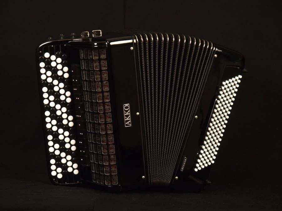 أكوردون "جونيور-سوبر" 3 صوت، 5 صفوف، 61 مفتاح، 120 باس