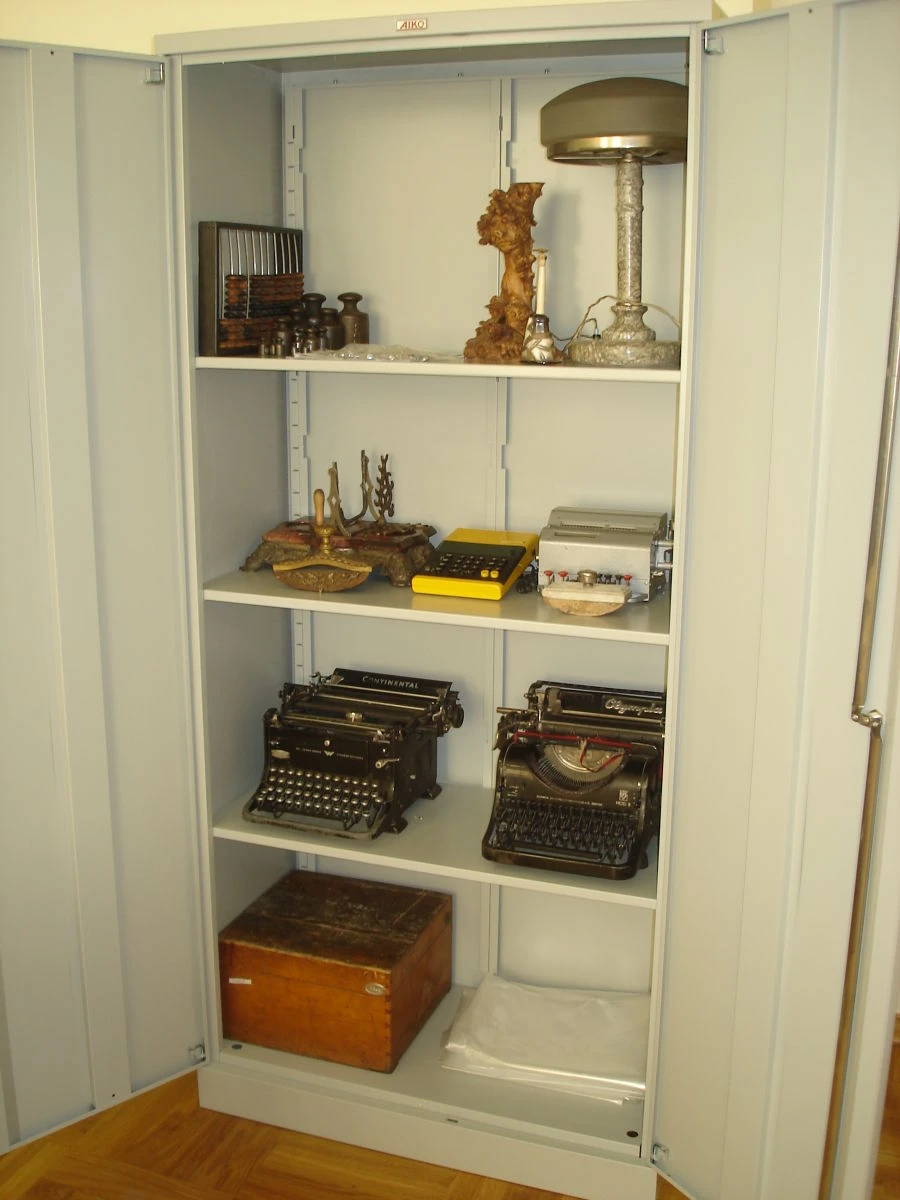 خزائن معدنية عالمية بطلاء مقاوم للخدوش