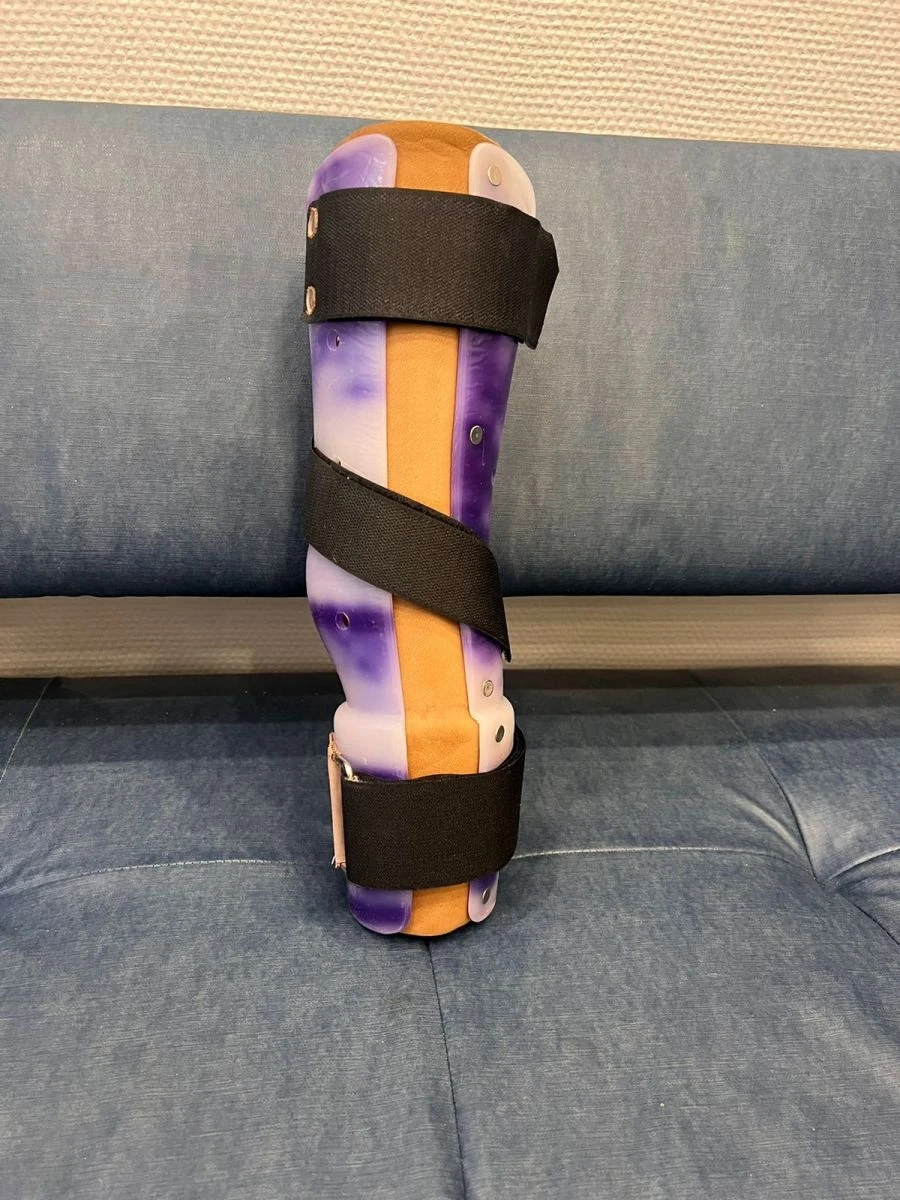 دعامة للركبة - مثبت قابل للتعديل