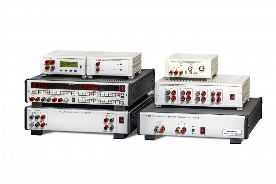 Universal Precision Voltage Calibrator and Voltmeter N4-12