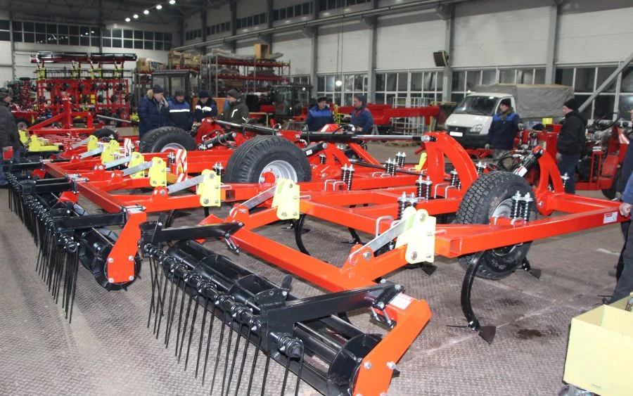 Chisel Plow "Chizelmaster-8400