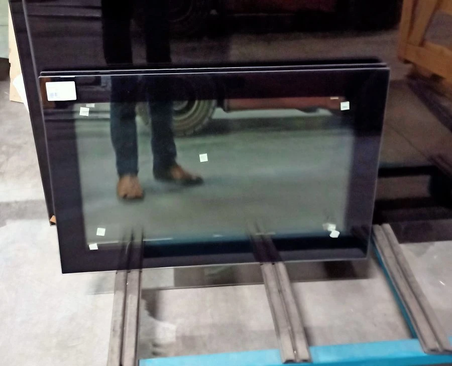 زجاج فاصل شفاف لعربة الترام 71-412 560*365 DAG 811.12