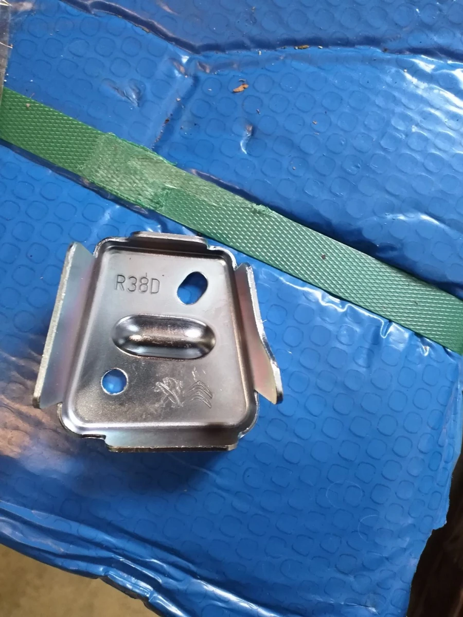 Left Central Partition Support 9830946480