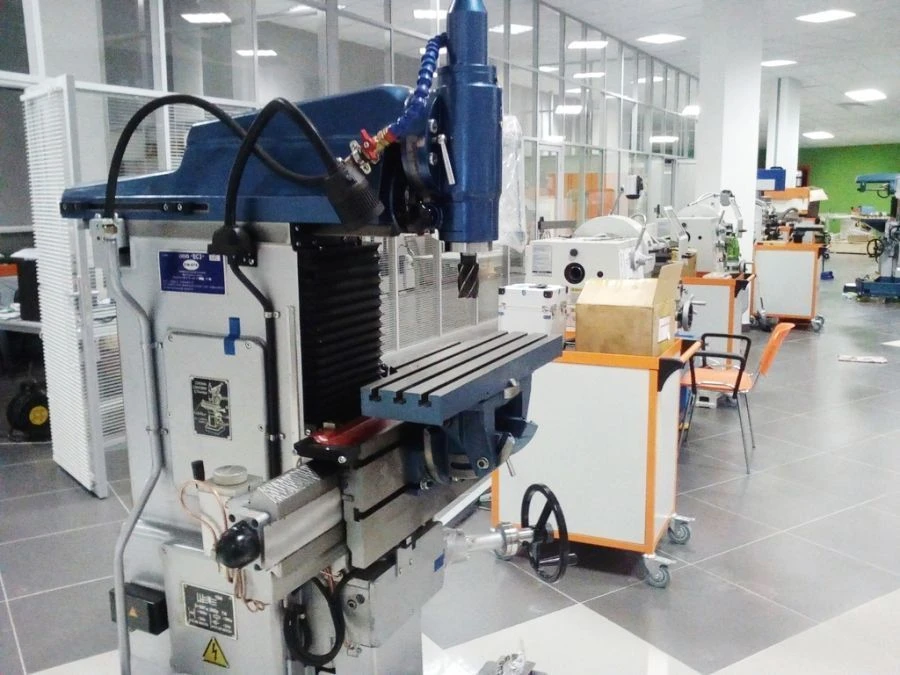 SF676 Milling Machine for Versatile Operations - KM4-0-0-WVP