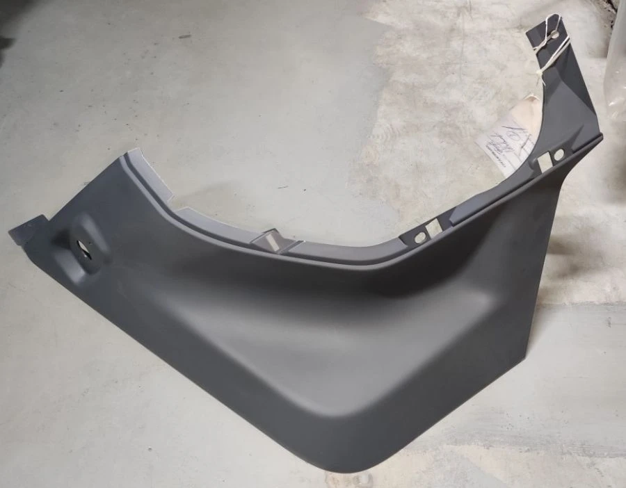 ملحق الجناح السفلي الأيسر للسيارات UC1А11-8403127