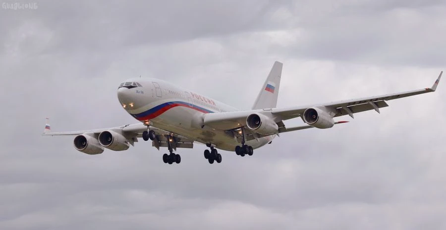 طائرة الركاب بعيدة المدى IL-96-300