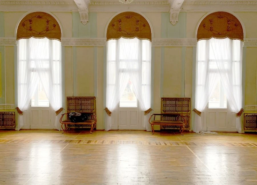 Decorative Lambrequin with Drapery and Textile Holdbacks - Art. 00015