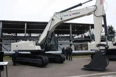 E270C Crawler Excavator - Versatile Earth Moving Machine