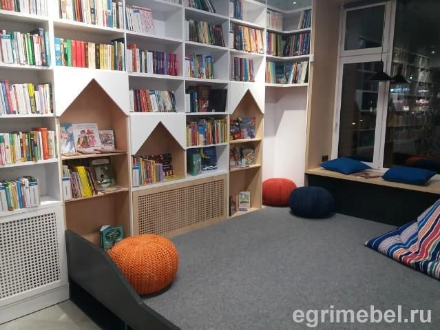 Children's Shelving Unit with Adjustable Supports - DS-1