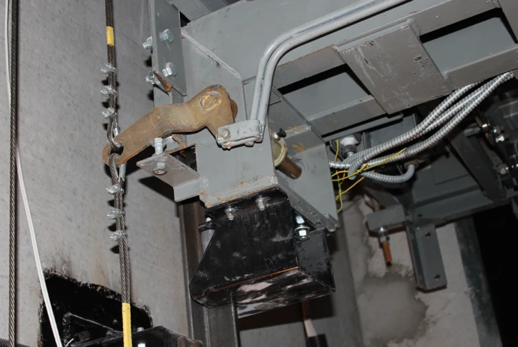 Elevator Safety Catch Device for Lift Control