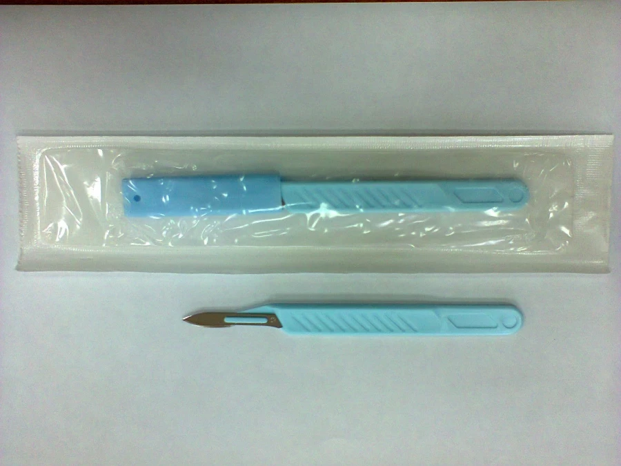 Disposable Surgical Scalpel with Plastic Handle Type 1 Blade No. 13