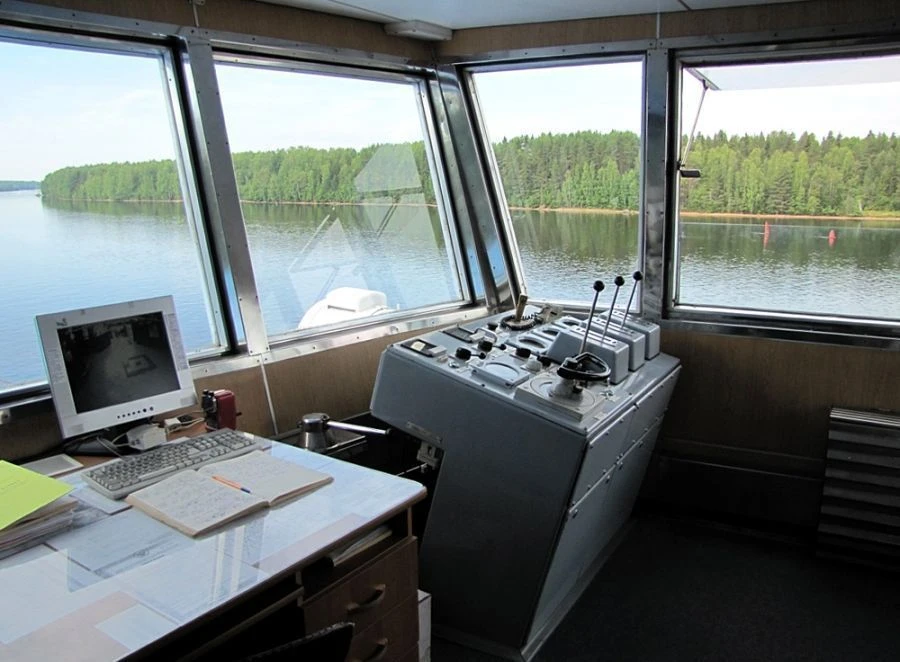 Quadrilateral Portholes for Steering Compartments Model RSD59