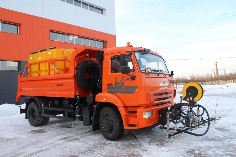 MKDU-6 Combined Road Sweeping Machine on KAMAZ-43255-G5 Chassis