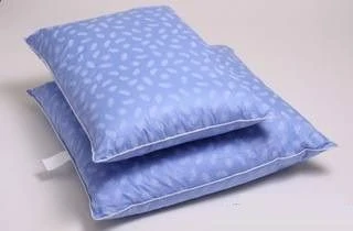 وسادة محشوة بمواد تركيبية مع سطح من أقمشة مختلطة
