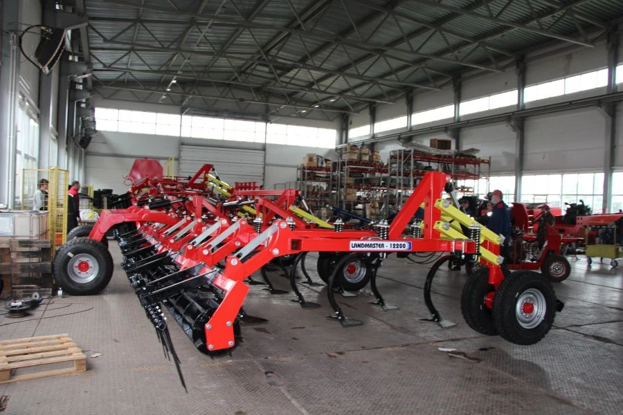 Landmaster-14000 Cultivator for Soil Preparation