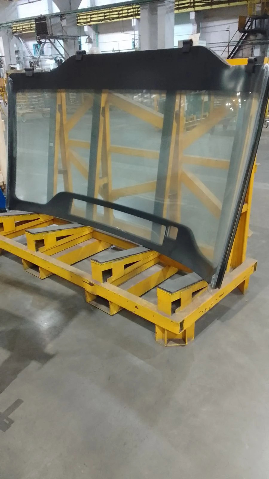 زجاج أمامي متعدد الطبقات آمن 320405-04-001-5206010-12