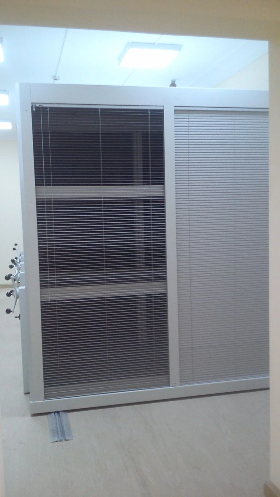 Heavy-Duty Metal Shelving Units with Scratch-Resistant Coating 'Hard