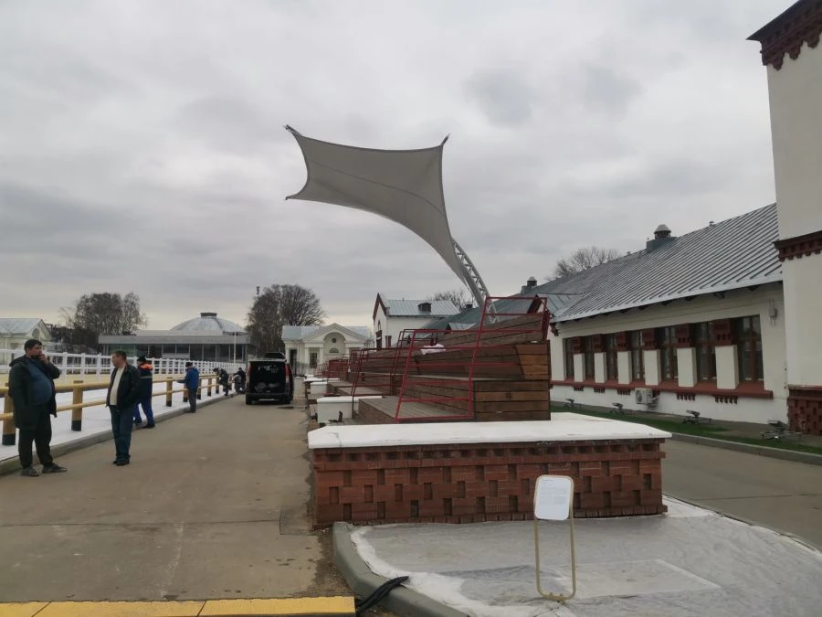 مأوى خيمة للحماية من الشمس والمطر