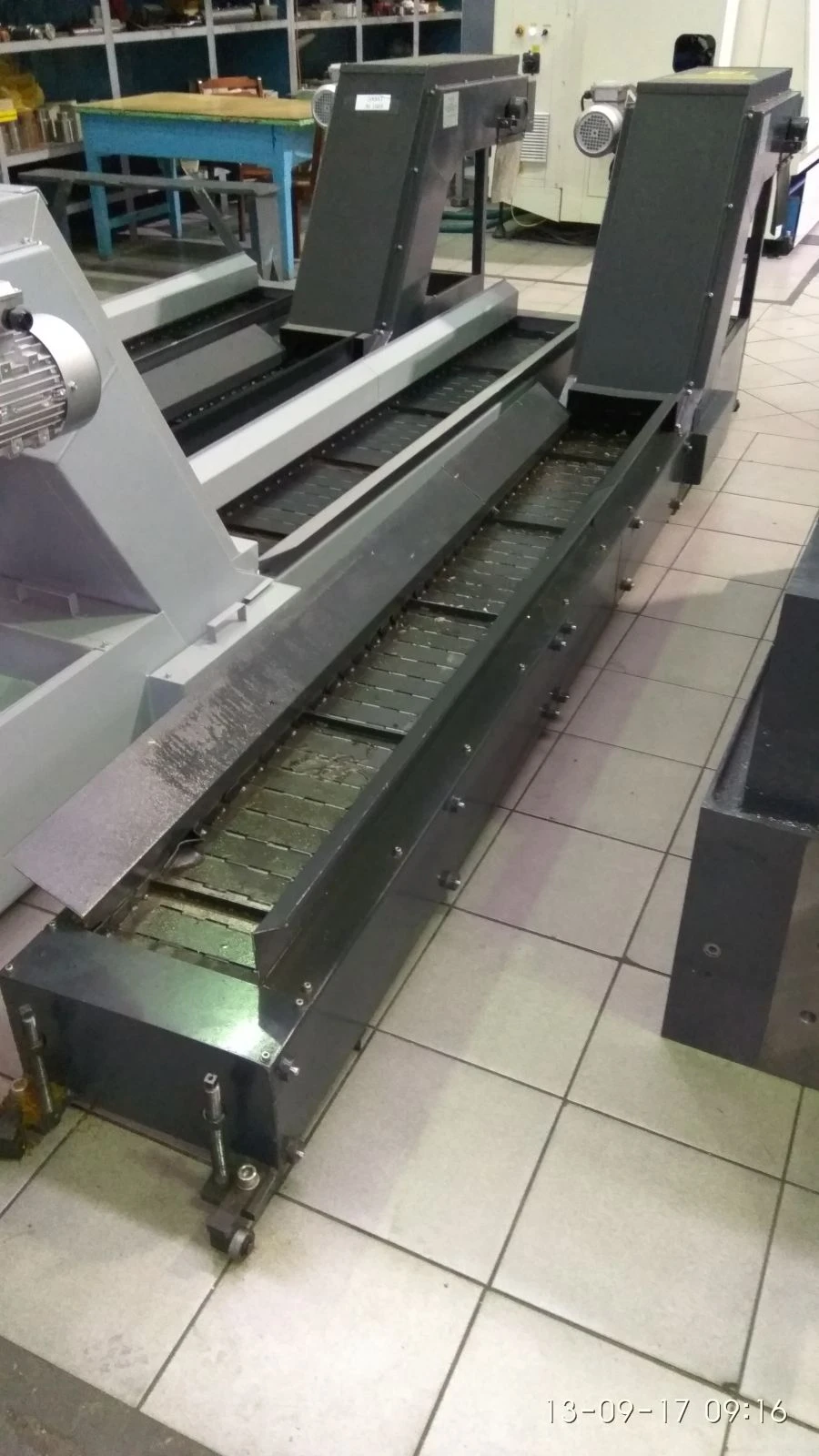 Chip Removal Conveyor with Track Belt Model TOS6900.4300.000