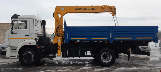 شاحنة نقل مع رافعة (إنمان IM150N، IM320) نموذج 336976 على شاسيه كاما 43253-G5