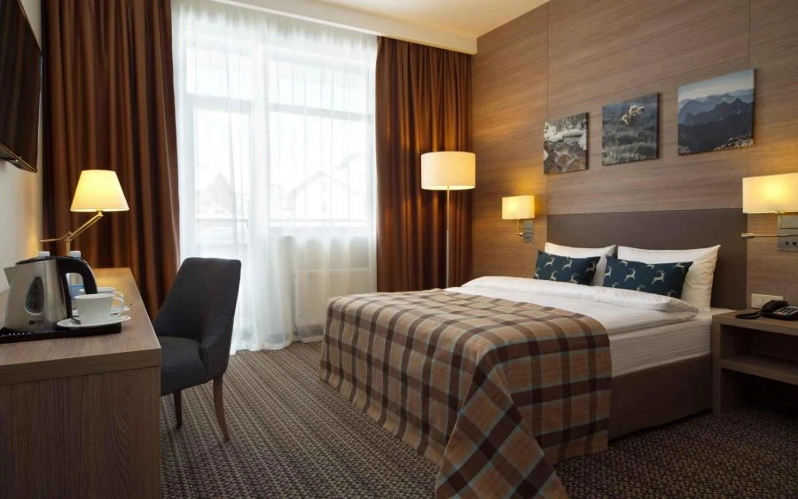 ستائر من قماش مقاوم للاشتعال