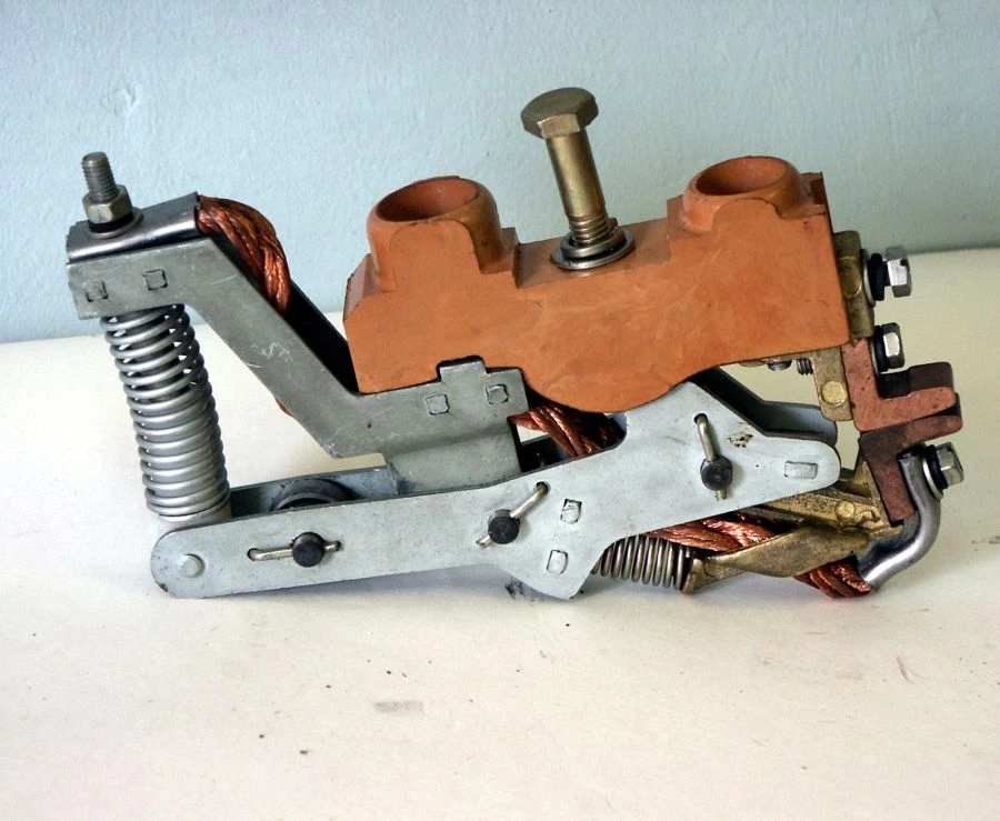 High-Voltage DC Contactors for Railway Systems - KE-4D