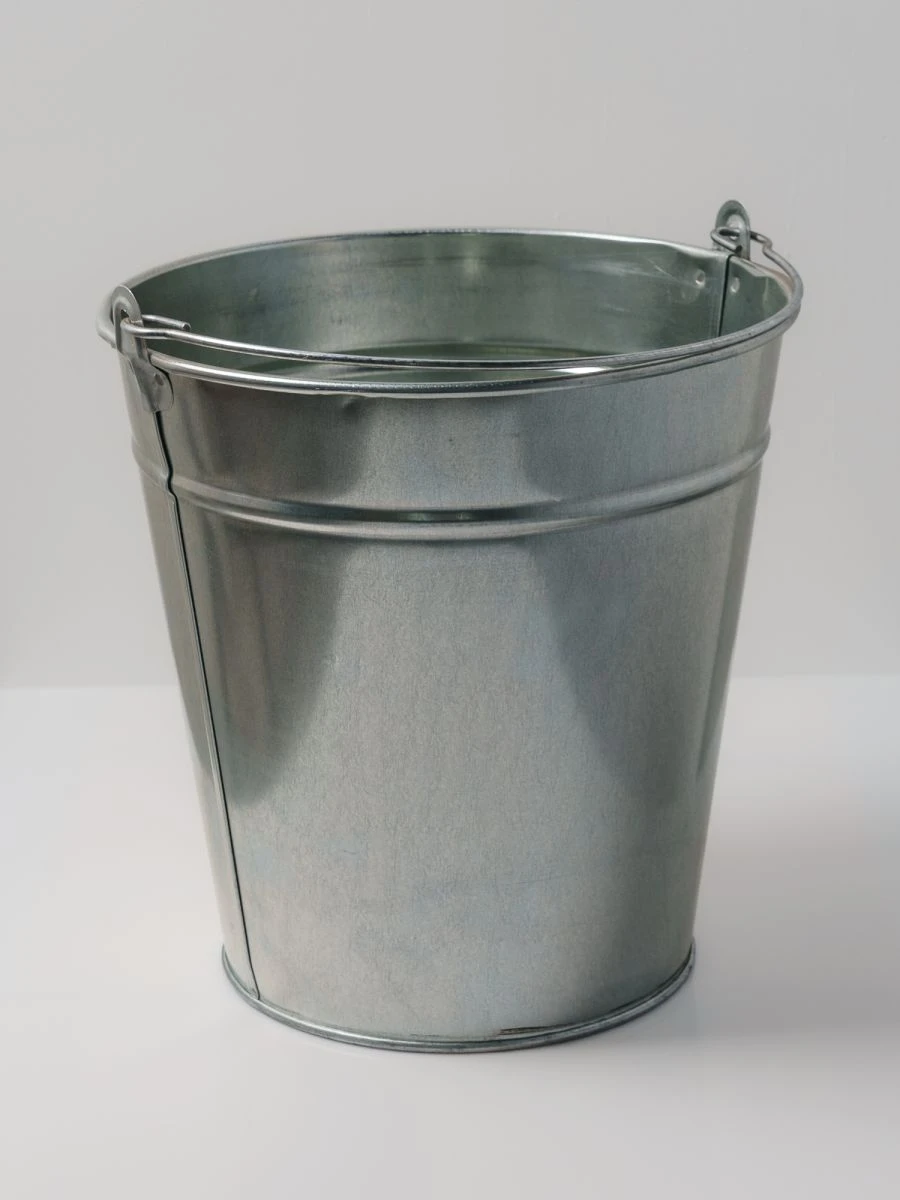 دلو مجلفن سعة 15 لتر مع أذن ملحومة