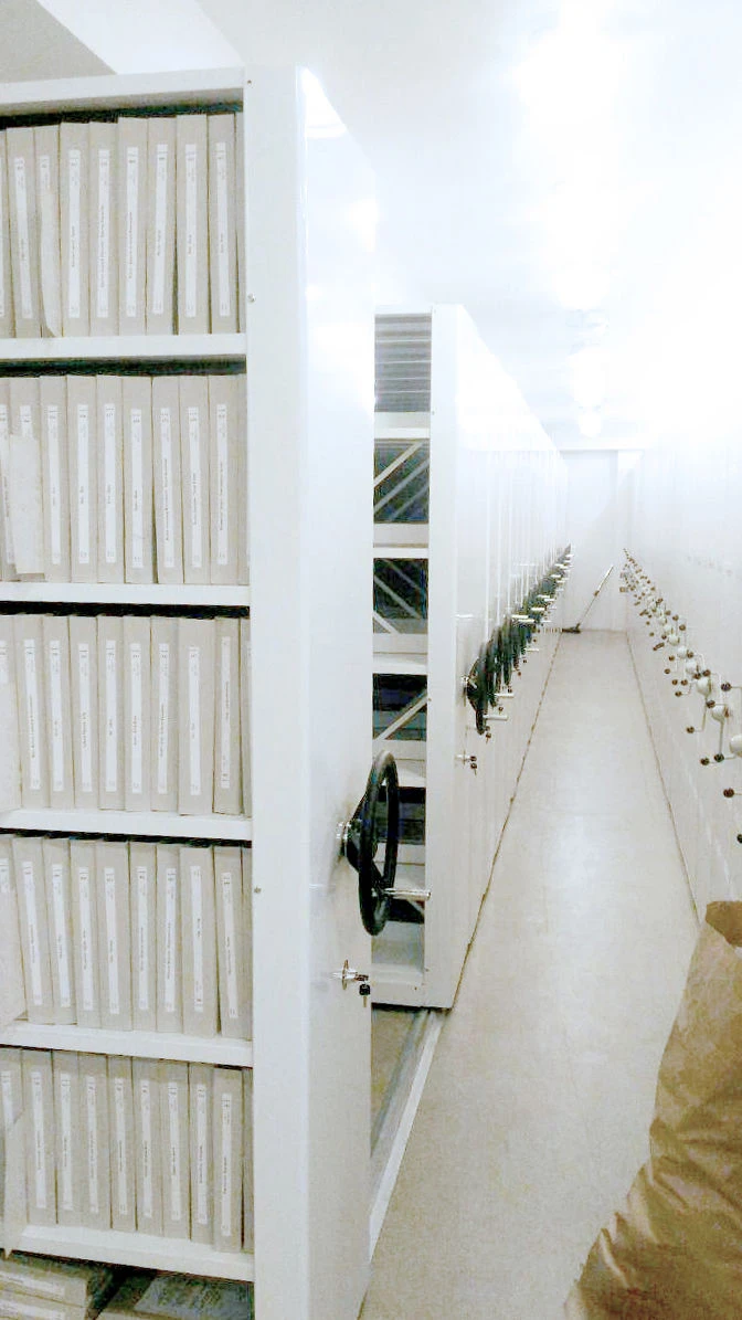 نظام التخزين المضغوط لتحسين المساحة وزيادة سعة التخزين