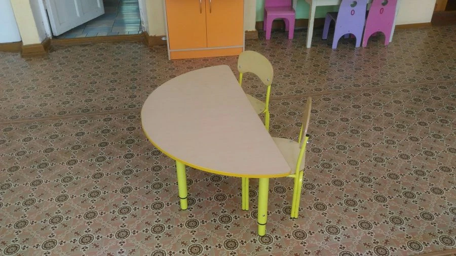 Adjustable Children's Half-Round Table СтДПК