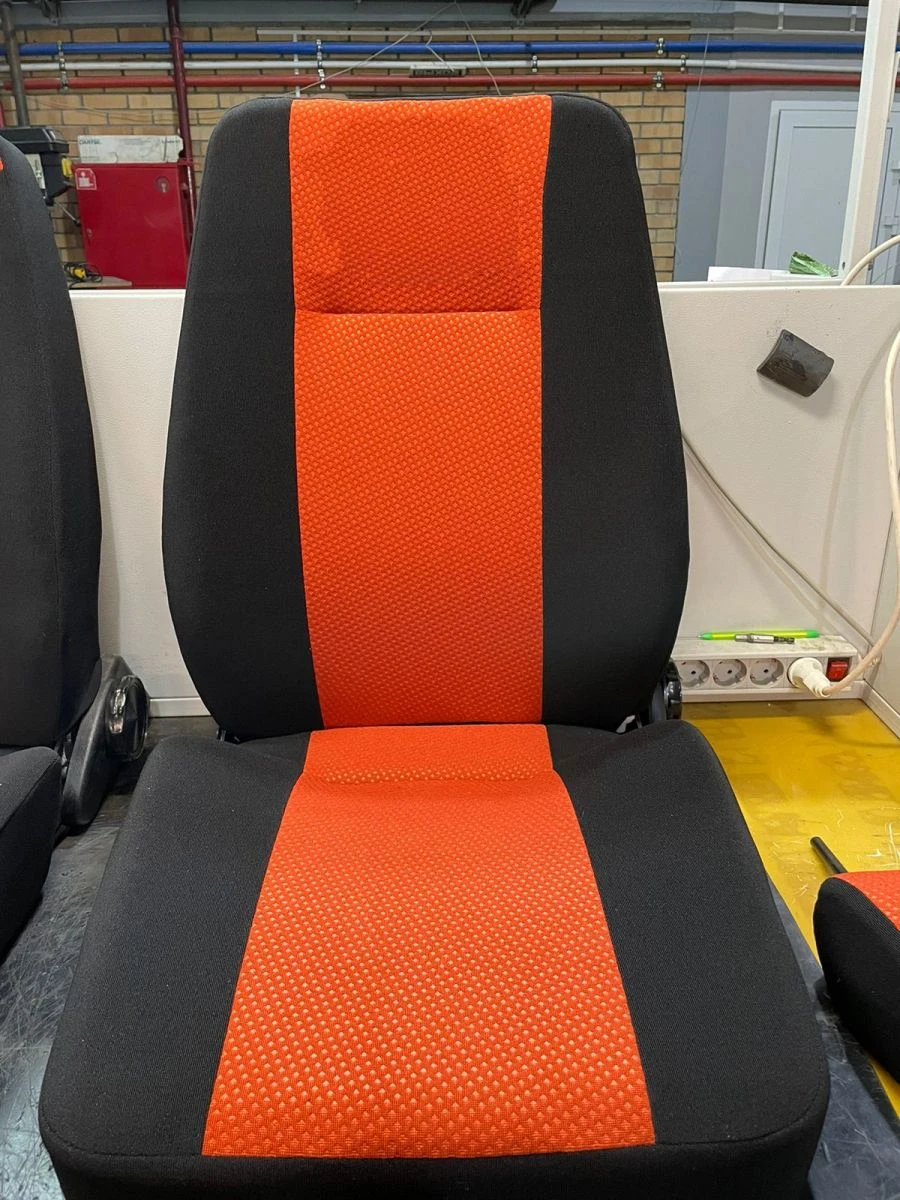 مقعد مشغل الرافعة SK 111.02D3.005