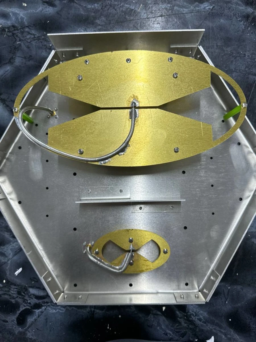 Directional Antenna with Vertical Polarization AU-N.081216245060