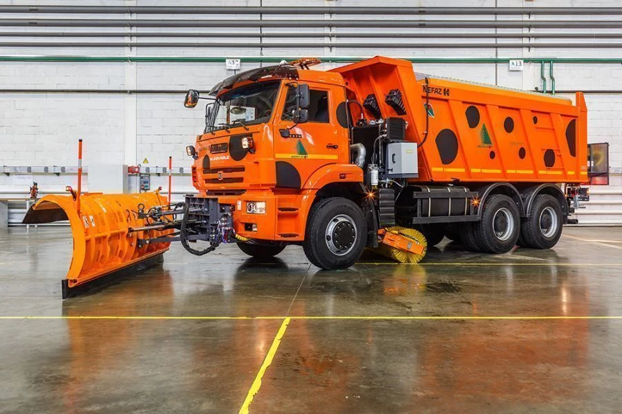 Combined Road Machine ED600AK based on Kamaz 6520