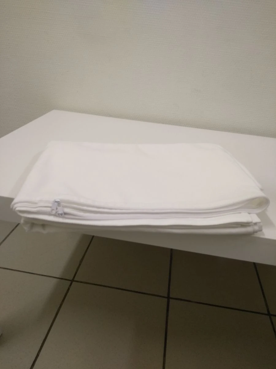 Rectangular Duvet Cover with Zip Closure