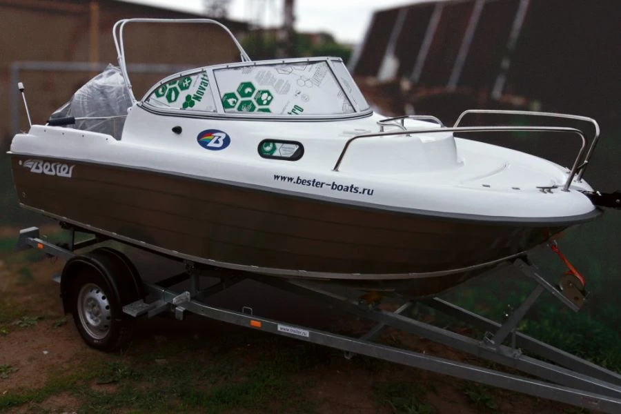 قارب موتور بيستر 500RA المدمج