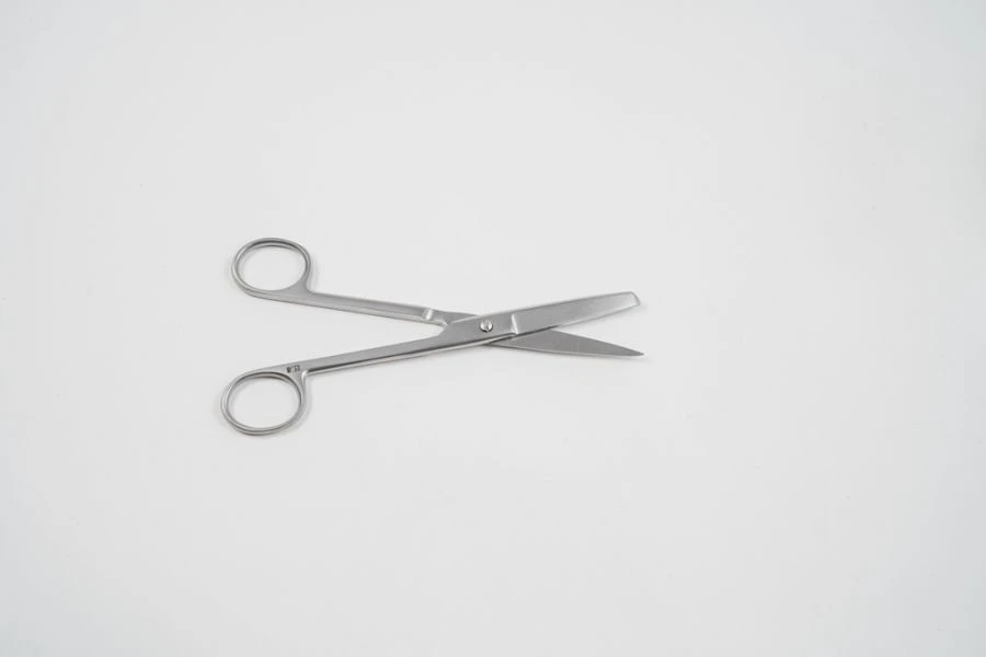 Straight Surgical Scissors with One Sharp End, 140 mm