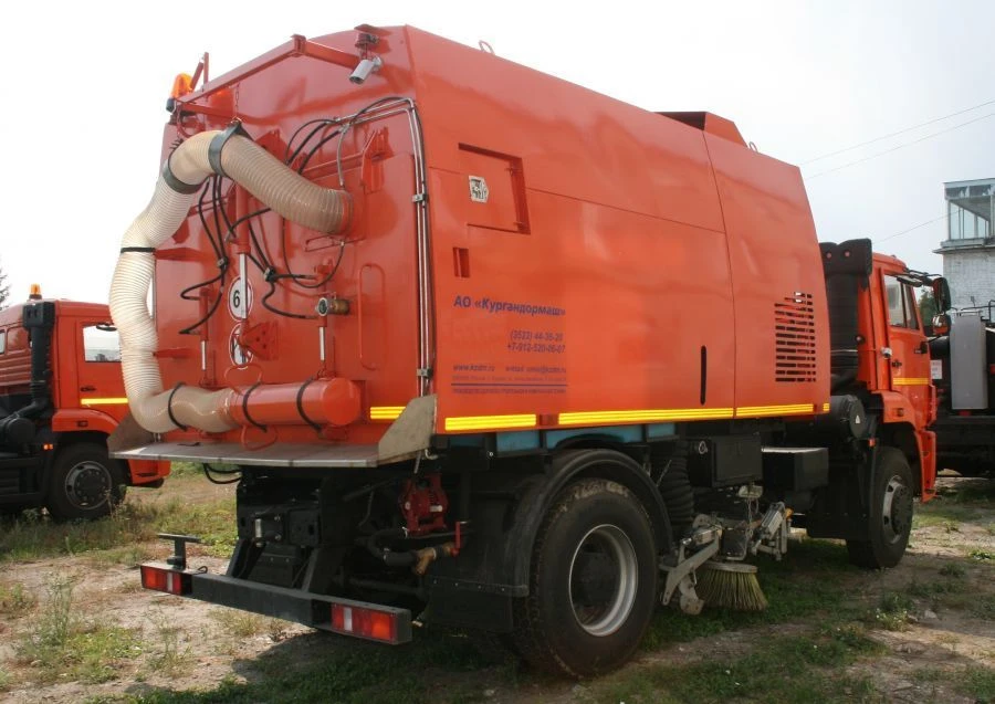 آلة تنظيف الشوارع vacuum KО-318D