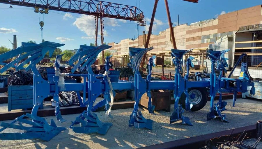 محراث قابل للعكس PPO-5 (4+1) للحراثة وإعداد التربة