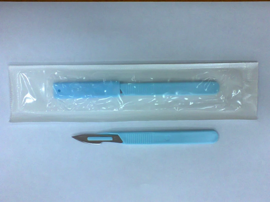 Disposable Surgical Scalpel with Plastic Handle Type 2, Blade No. 23