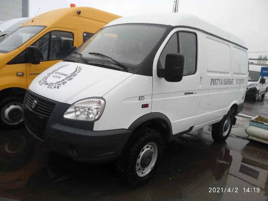 سيارة خدمات الجنازات IAC-1767M1 على قاعدة سوبول