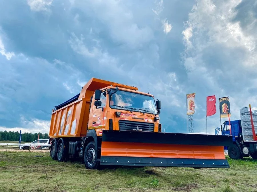 Combined Road Machine KDM 7881250 based on MAZ 5340