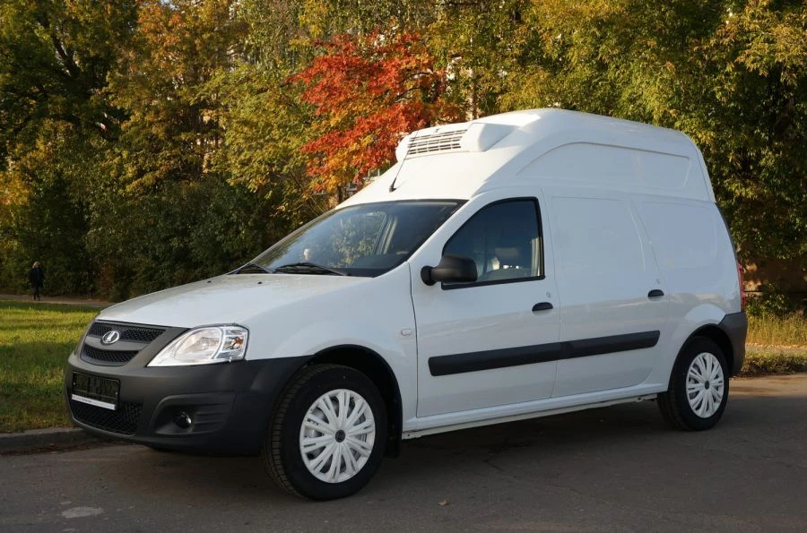 سيارة الركاب الخاصة لادا LA 1806N1