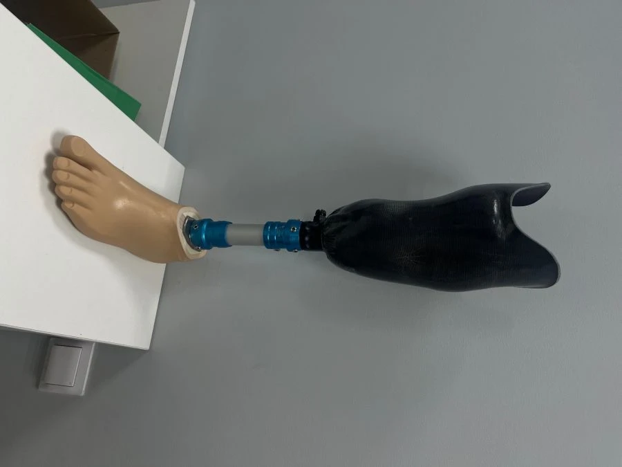 Bathing Lower Limb Prosthesis for People with Disabilities 8-07-04