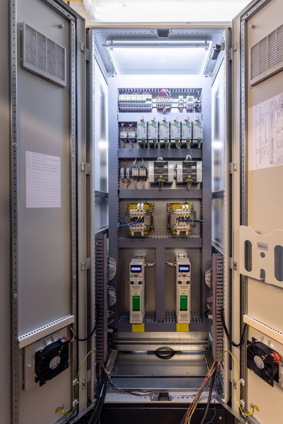 خزائن التحكم التلقائي الكاملة TEKON نوع SHKA-E