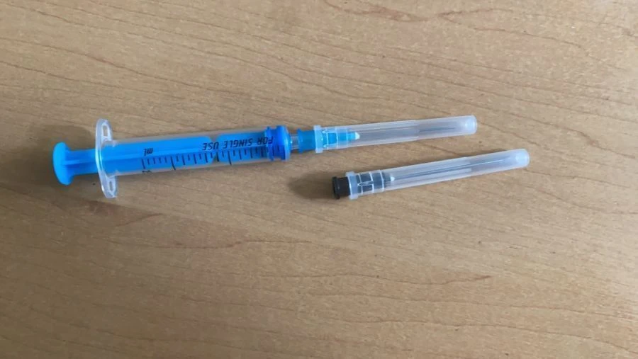 حقنة طبية معقمة للاستخدام لمرة واحدة، ثلاثية الأجزاء، نوع "لير" مع إبر، إصدار 2 أ