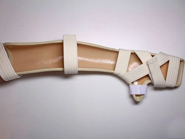 دعامة المعصم TR0-25 للتثبيت والدعم