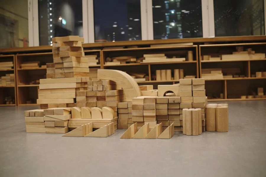 Wooden Construction Toy Set with 386 Pieces