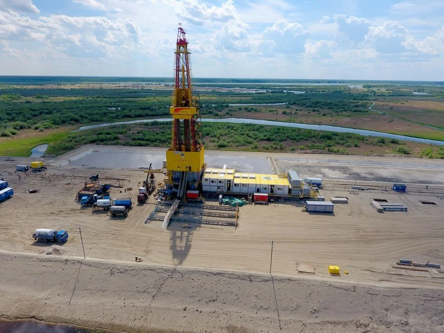 جهاز حفر إيشيلون BU 5000/320 EK-BMCH بسعة 320 طن