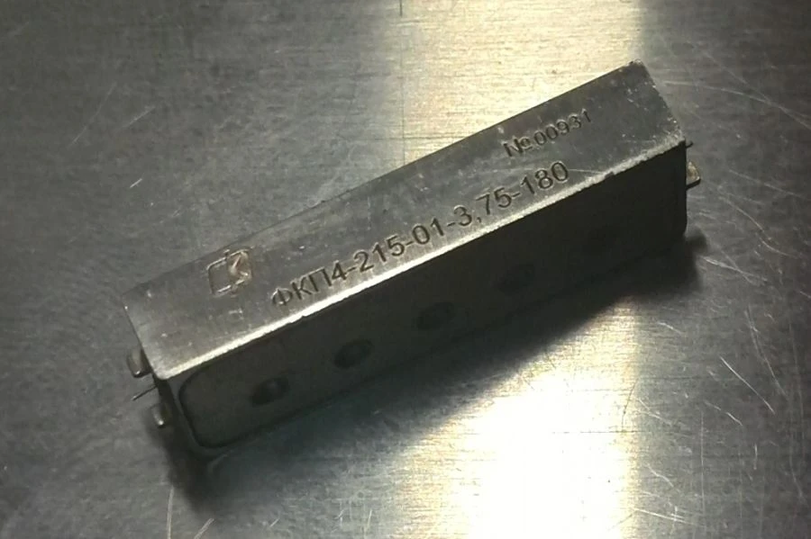 RF Bandpass Filter FKP4-215-01-3.75-180