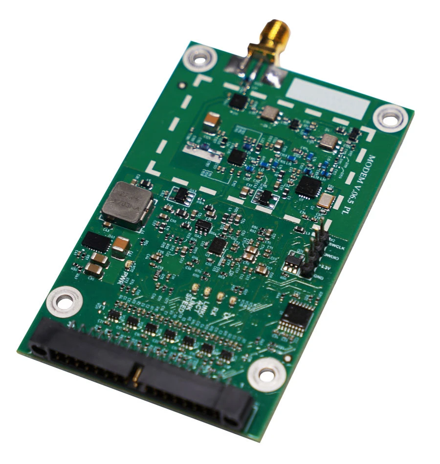 وحدة معالجة وتشكيل الإشارات الرقمية للاتصال بالطائرات بدون طيار